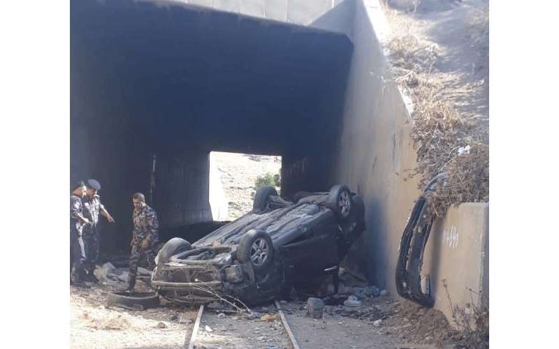 وفاة بسقوط مركبة داخل نفق بالزرقاء