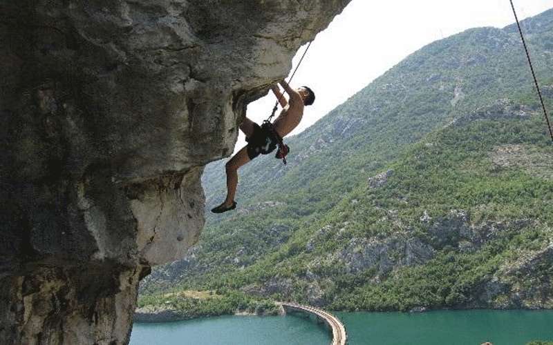 الحكومة تضع شروطا لسياحة المغامرة