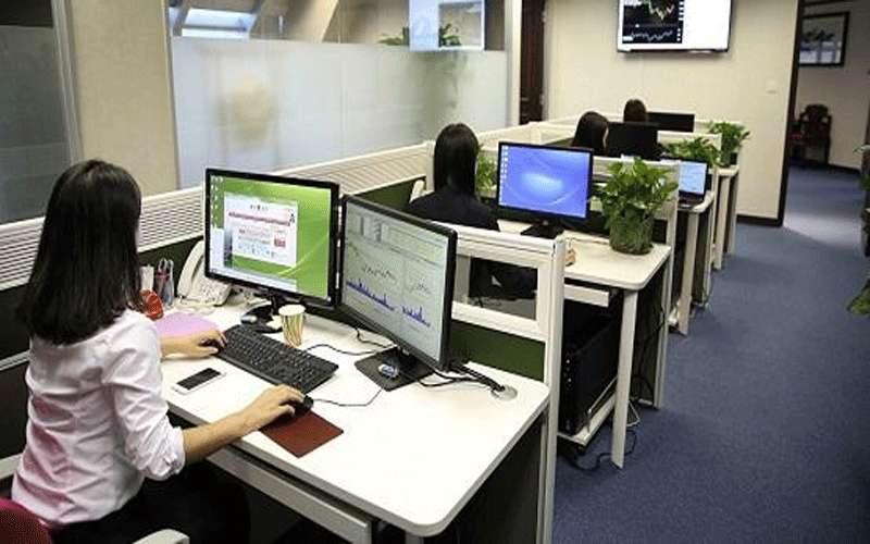 علماء: لا تعمل أكثر من 8