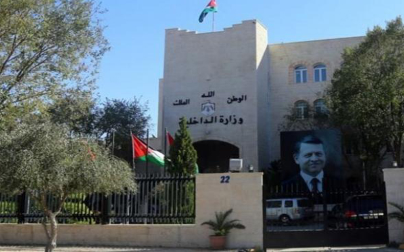 توجه لاستبدال بطاقة دخول الأجنبي بـ