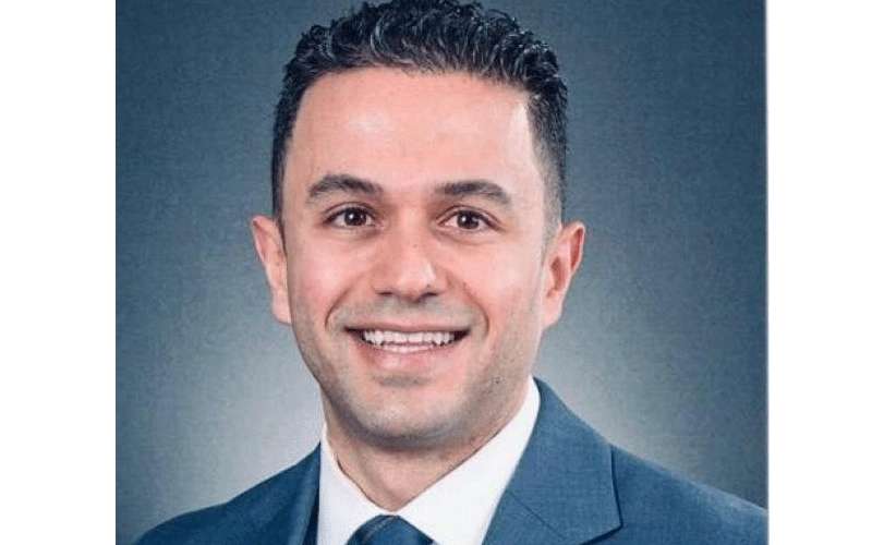 أول جراح أردني يتخرج من مستشفى