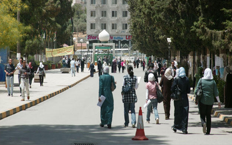 7 آلاف طالب سوري يدرسون بالجامعات
