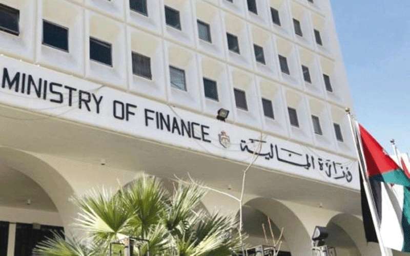 الحكومة تدرس توسيع أوامر الصرف لمجالس