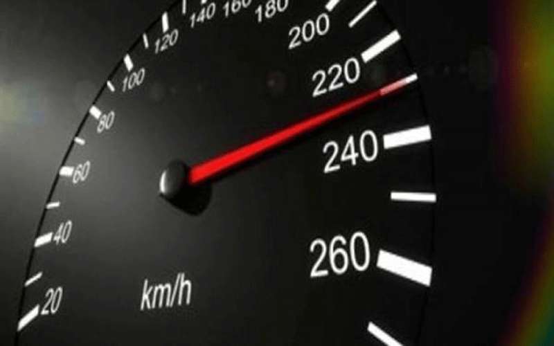 ضبط مركبة تسير بسرعة 220 في