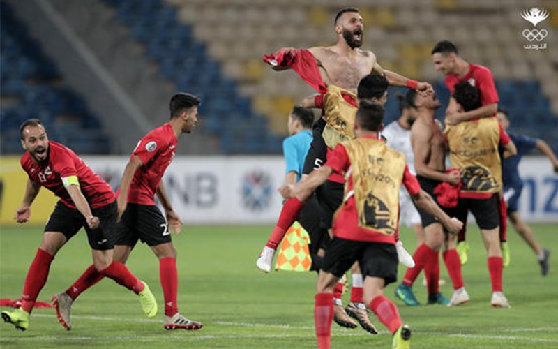 لاعبو الجزيرة تابعوا ريمونتادا ليفربول وبرشلونة