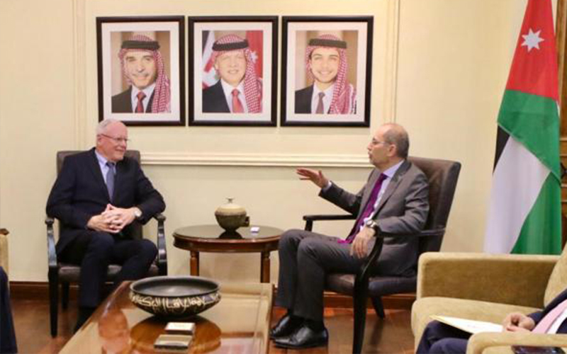 الصفدي وجفري: حل الأزمة السورية وفقا