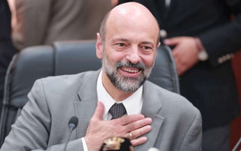 الرزاز يصل القاهرة