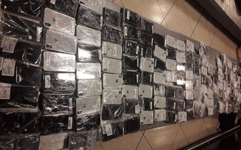 احباط تهريب هواتف قيمتها 92 الف