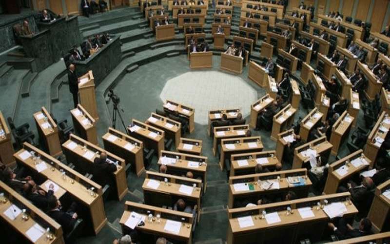 نواب اردنييون يرفضون الجلوس إلى جانب