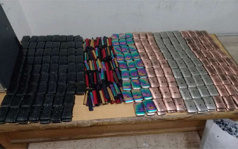 الجمارك تحبط تهريب 4928 ارجيلة الكترونية