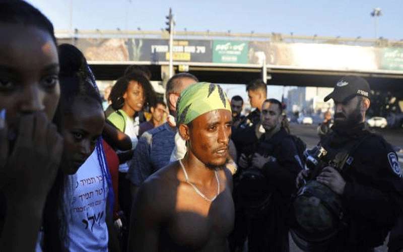 يهود الفلاشا يهتفون باسم فلسطين ويرددون