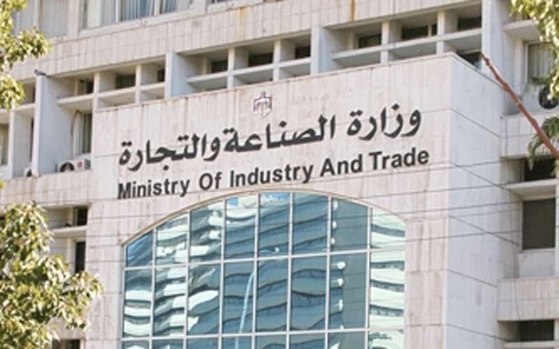 الصناعة والتجارة تشكل لجنة لدراسة أسعار