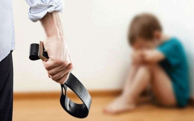 مقتل طفل ضربه والده بالمفرق