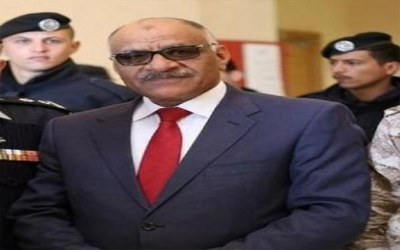 إحالة المحافظ العموش الى التقاعد