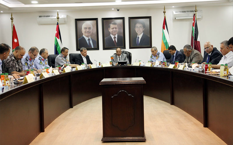 وزير الداخلية يتوعد ’المعتدين‘ على الكوادر