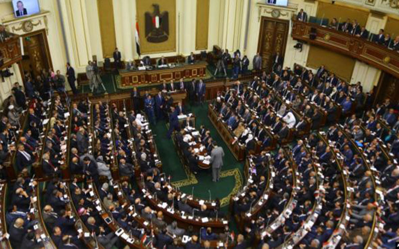 البرلمان المصري يوافق على مد حالة