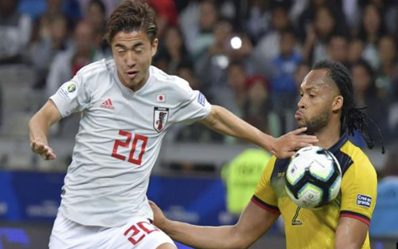 برشلونة يضم مهاجما يابانيا يافعا