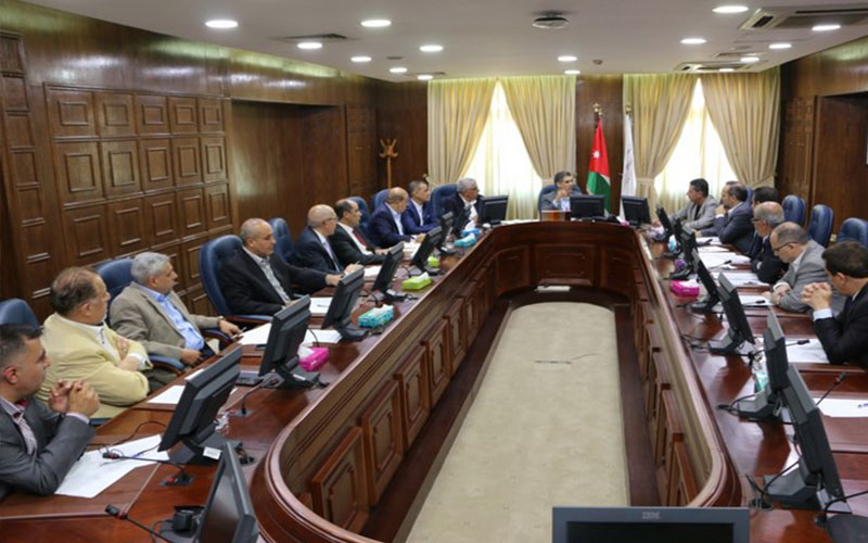 الرحاحلة: التقاعد المبكر.. مقلق