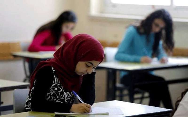 هدية أستاذ أردني لطلابه