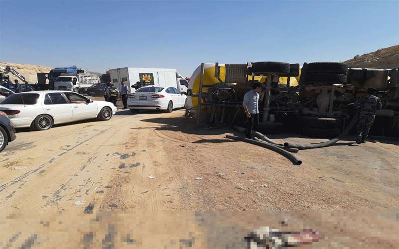 اصابة بانقلاب شاحنة محملة بالقمح بالزرقاء