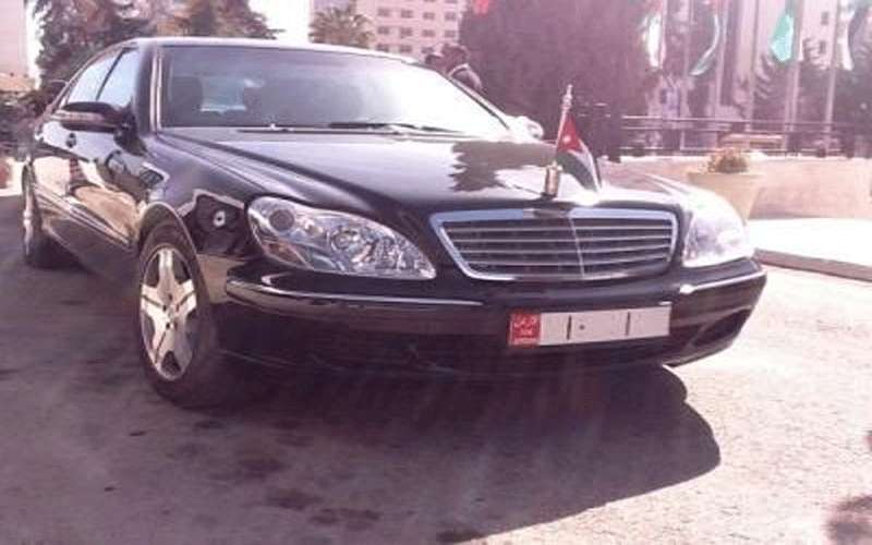 تسليم 6 مركبات حكومية فائضة عن