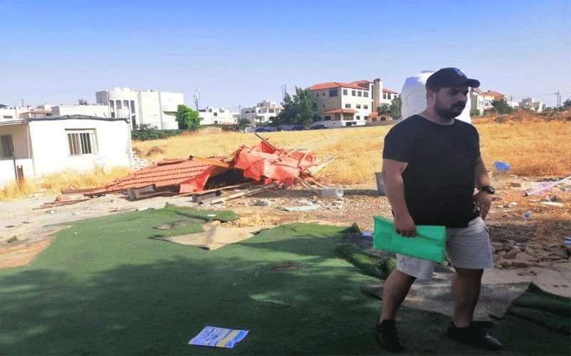 يزيد الريالات لـنيسان عقب هدم كوخه