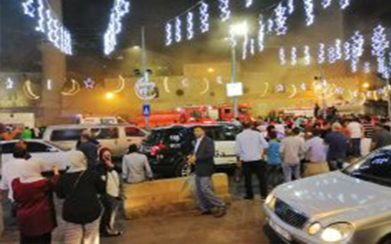 إخماد حريق ضخم في المسجد الحسيني