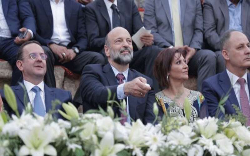 تدافع بين حرس الرزاز ورئيس مجلس