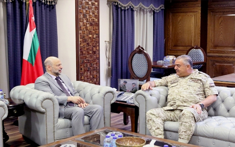 الرزاز في القيادة العامة للقوات المسلحة