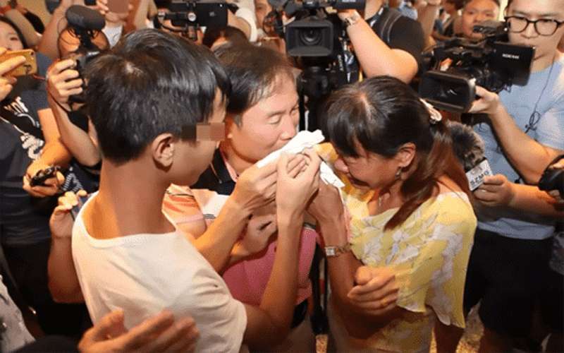 يشبه faceapp .. تطبيق يعيد طفلا