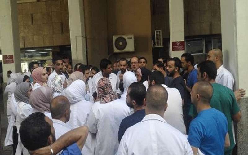 ممرضو الجامعة يواصلون اضرابهم
