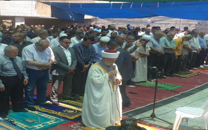 الاحتلال يمطر المتضامنين في واد الحمص