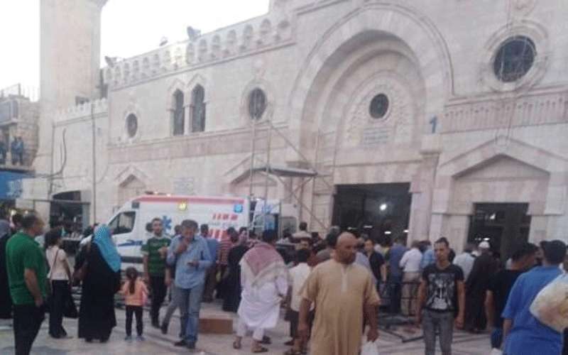 سقوط عاملين أثناء ترميم الحسيني