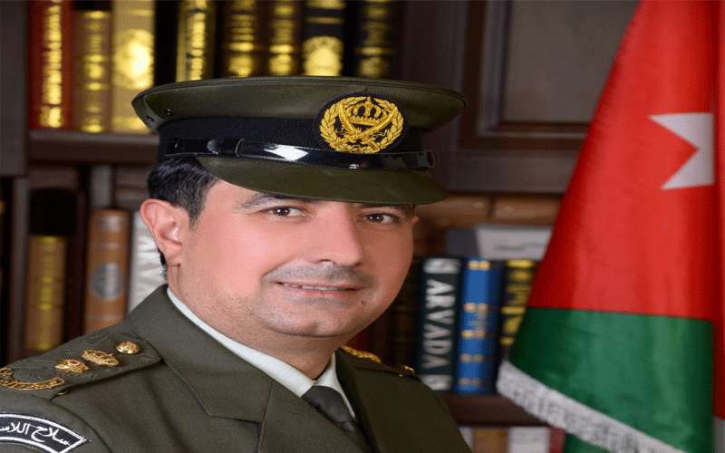 الدكتور علي مقدادي يبارك لنسيبه الدكتور