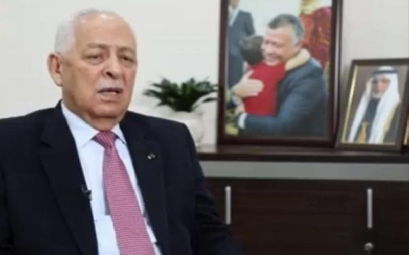 مندوبا عن الملك .. العيسوي يعزي