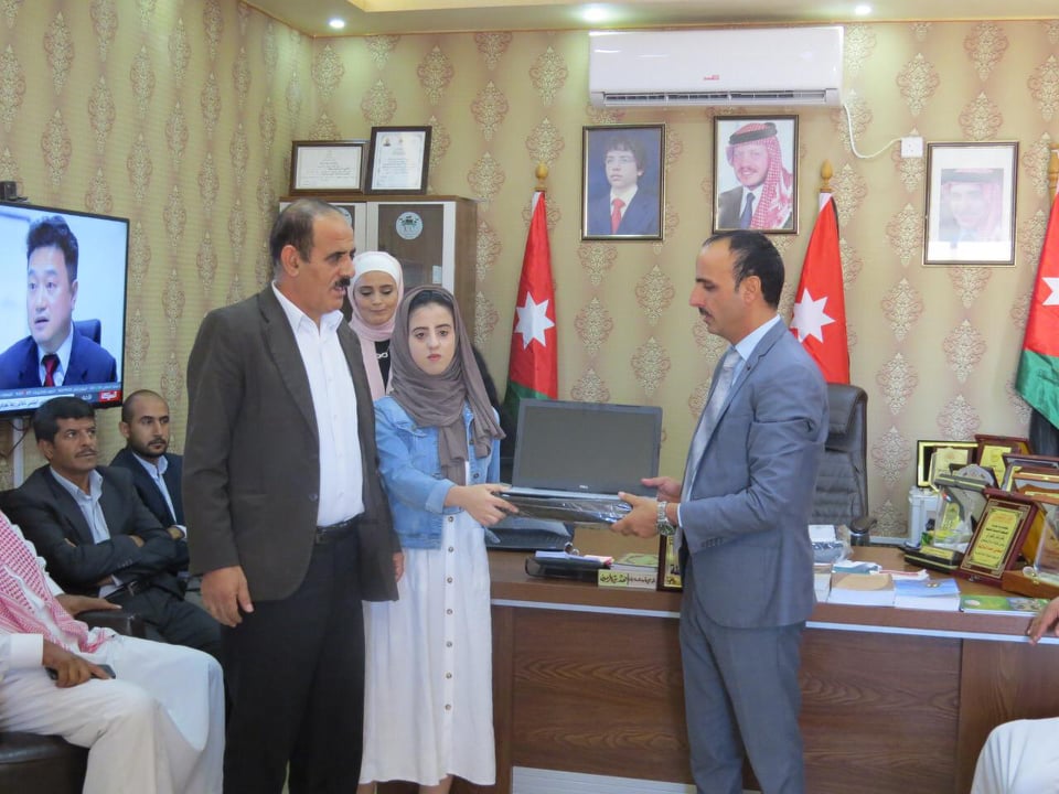 بلدية ام الرصاص تكرم اوائل التوجيهي