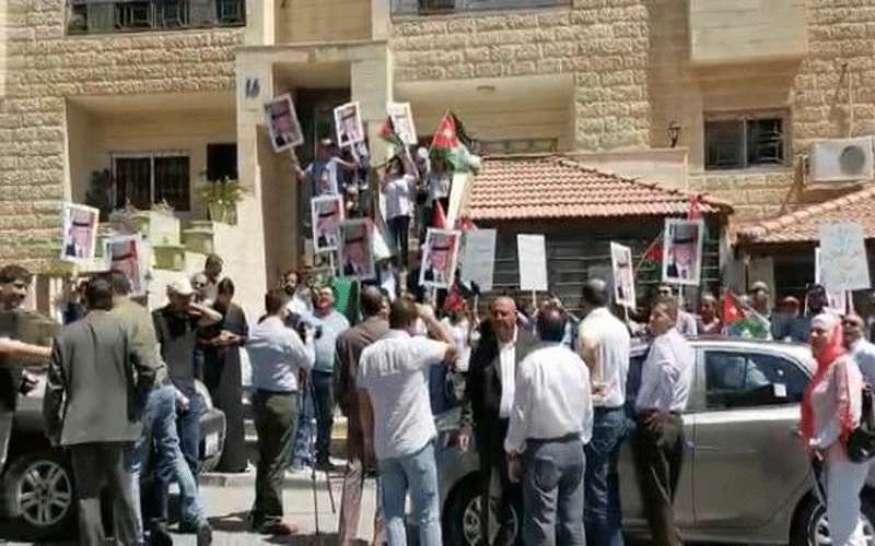 مكاتب استقدام العاملين تعتصم أمام وزارة