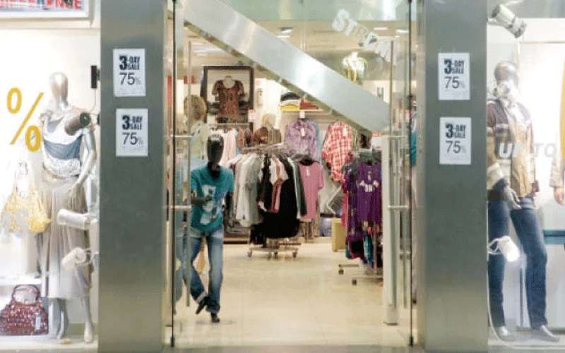 طلب “خجول” على الألبسة وتجار ينتظرون