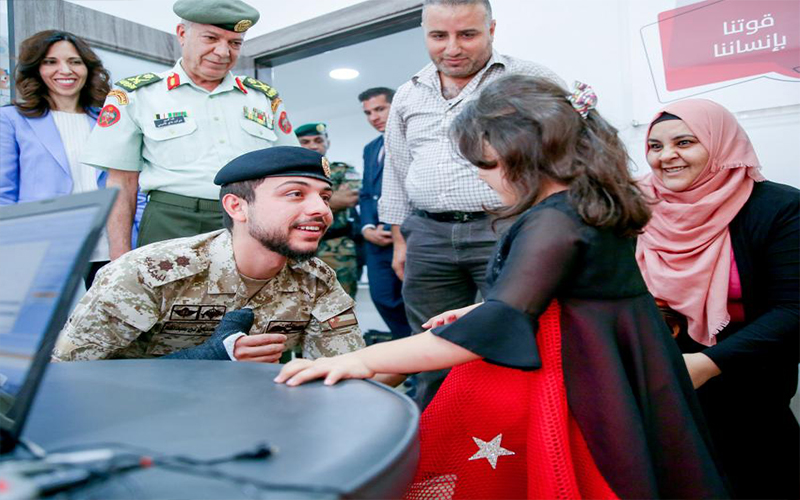 ولي العهد يتفقد وحدة زراعة القوقعة