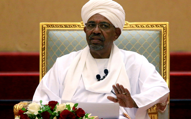 السودان يعلن تأجيل محاكمة الرئيس المخلوع