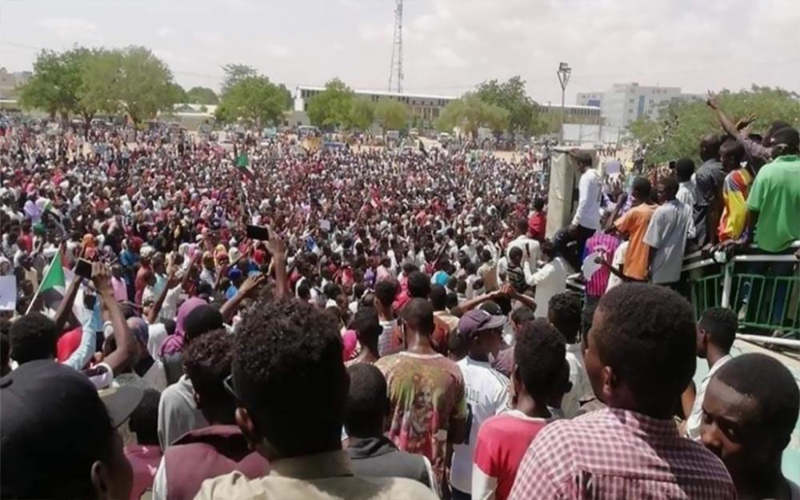 مقتل أربعة متظاهرين سودانيين بالرصاص خلال