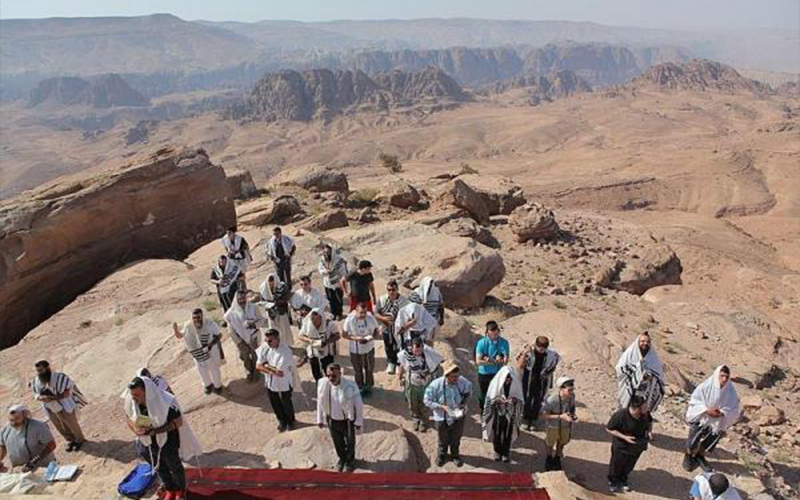 الوزيرة السابقة الخطيب تكشف المستور عن
