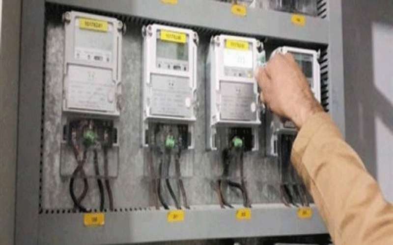 فني قطع کهرباء یحتال علی 100
