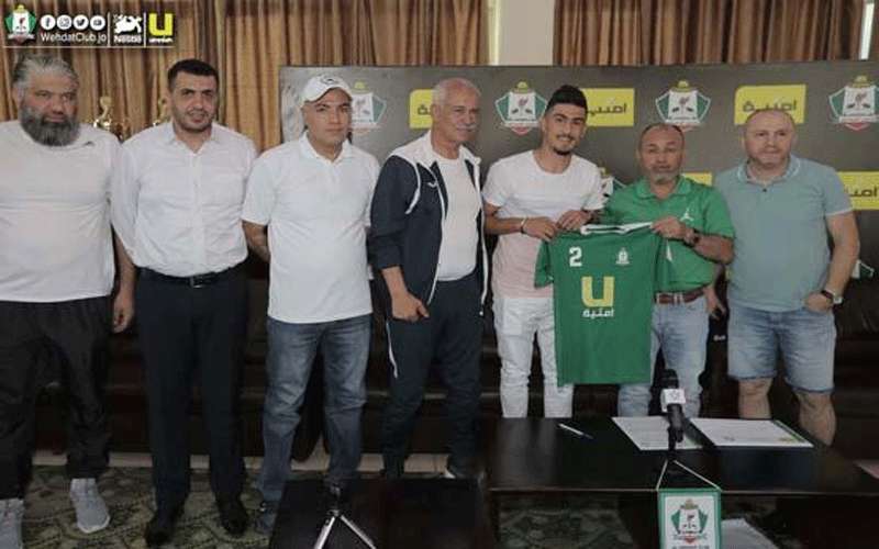 عقود احترافية لثلاثي شباب الوحدات