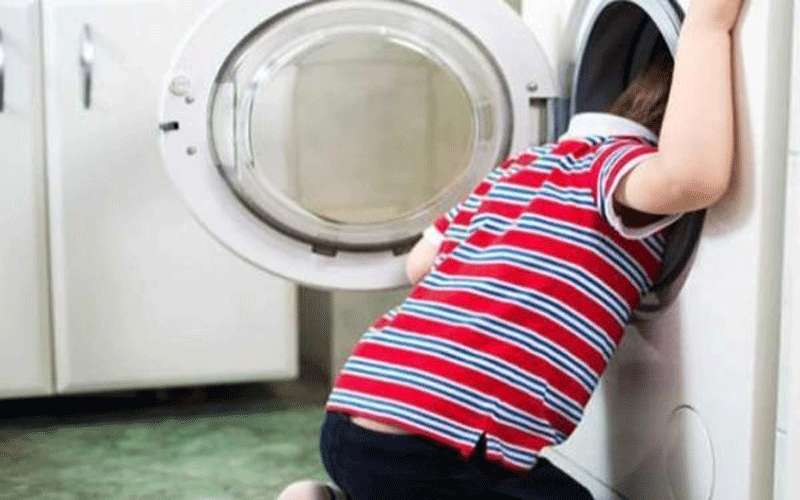 المفرق .. انقاذ طفل علق بحوض