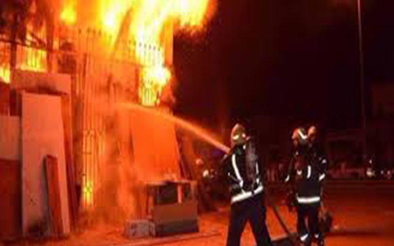 حريق كبير بمستودع مواد كيميائية تستخدم