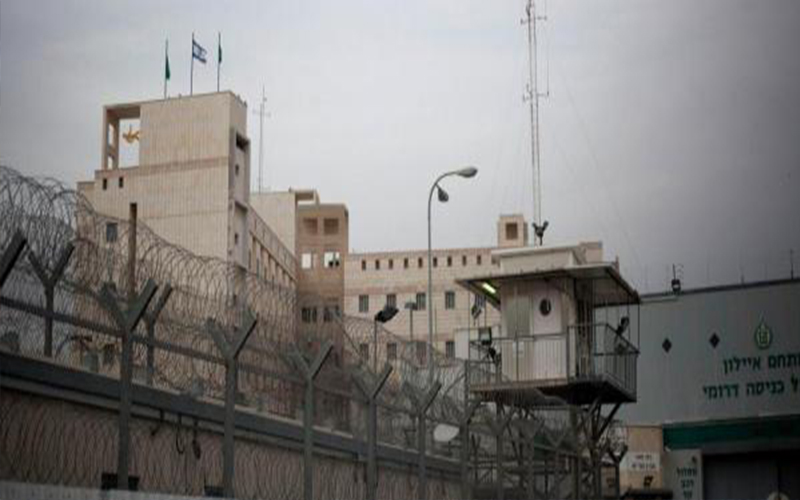 40 أسيرا فلسطينيا يدخلون الإثنين بإضراب