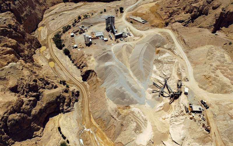 تسريح كافة العاملين بمشروع سد وادي