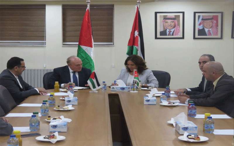 مذكرة تفاهم لتزويد فلسطين بالنفط من