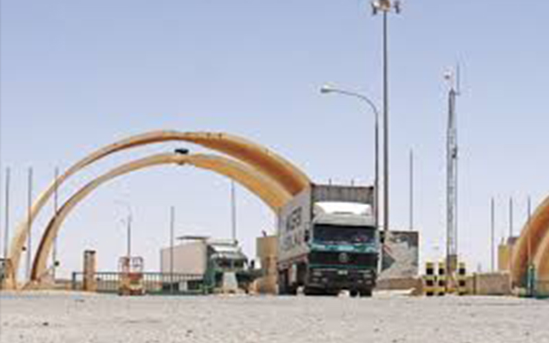 العراق يعيد 17 شاحنة مخالفة للضوابط